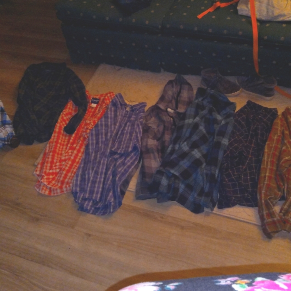 Womens clothes size LG, md LG, xl, and some small. Also girls size 10-14